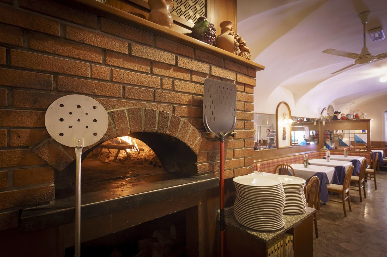 Albergo Roncone Exterior photo